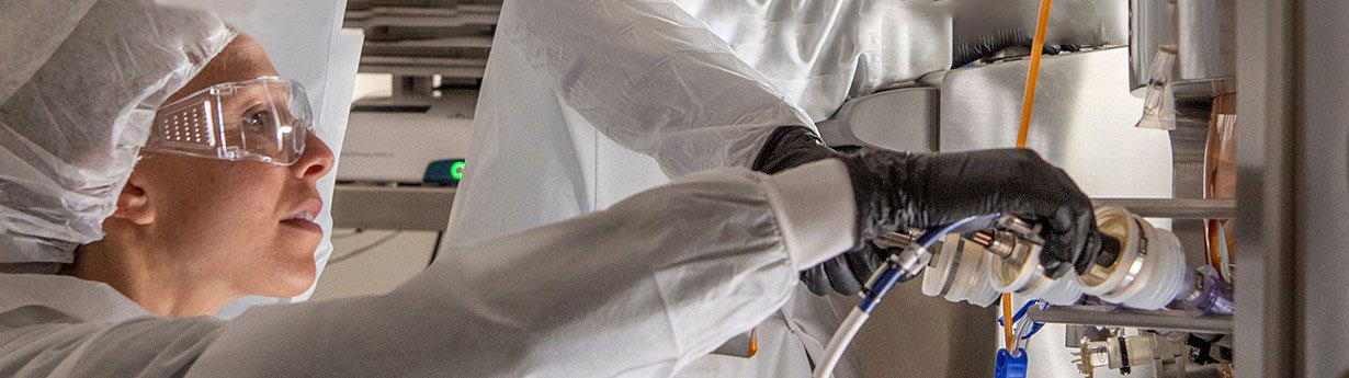 Student in a biotherapeutics lab working towards their MS in Advanced Biotherapeutics: Manufacturing & Regulatory Affairs (ABMRA.)