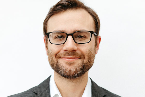 Dr. Michael Soniat receives Early Career Achievement Award from SKCCC at Annual Retreat