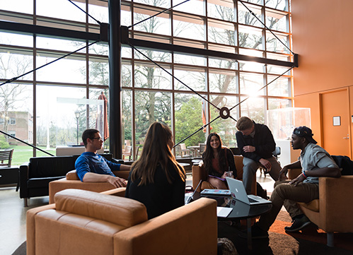 Transfer students sitting together at Thomas Jefferson University