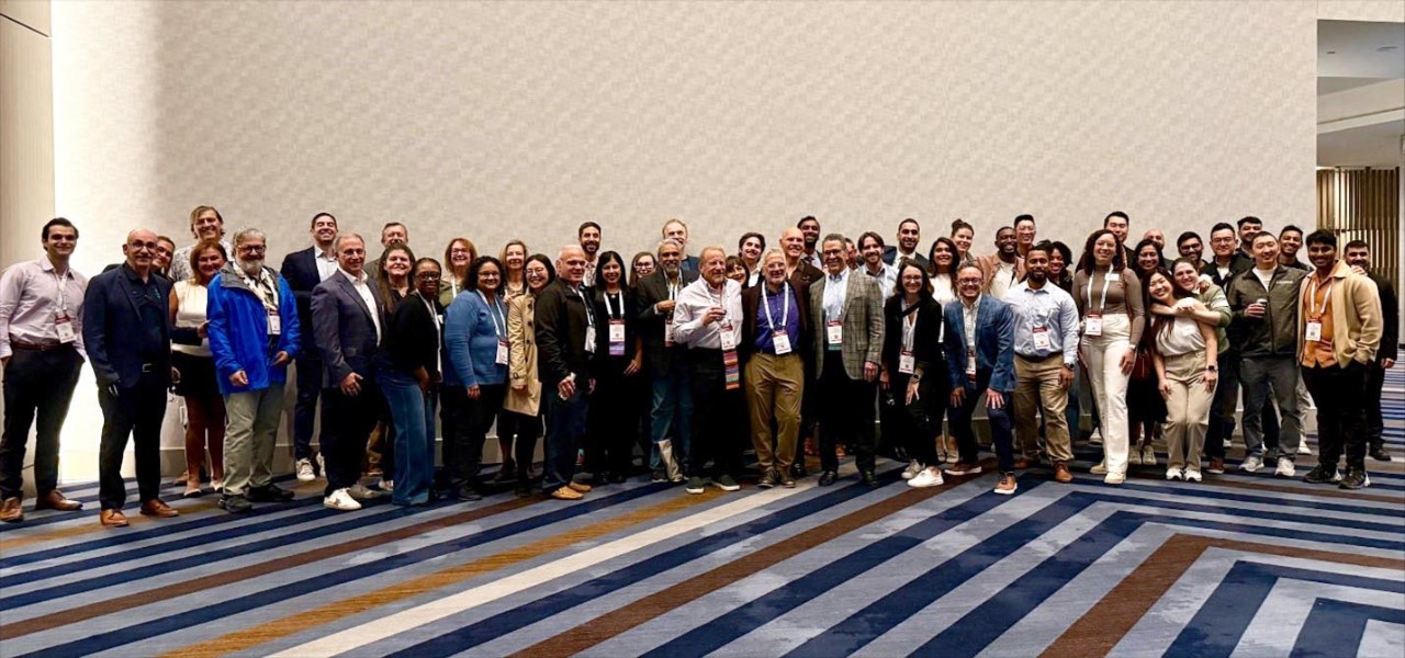 This image shows Jefferson alumni and faculty at the AAPM&R Annual Assembly.
