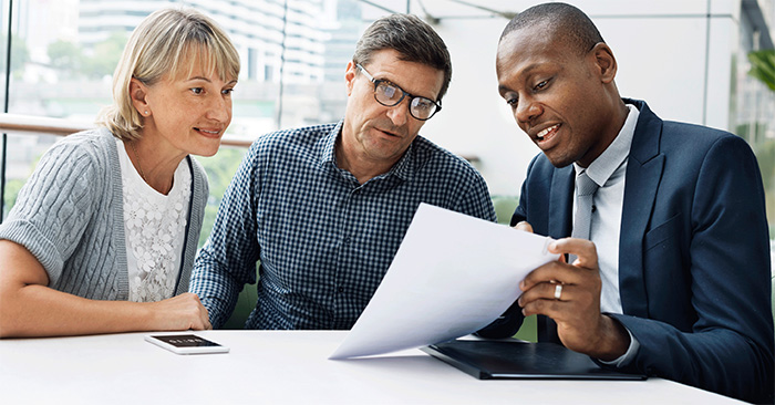Consultant working with family