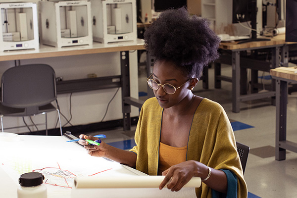 architecture-drafting-table-student-thinking-600x400