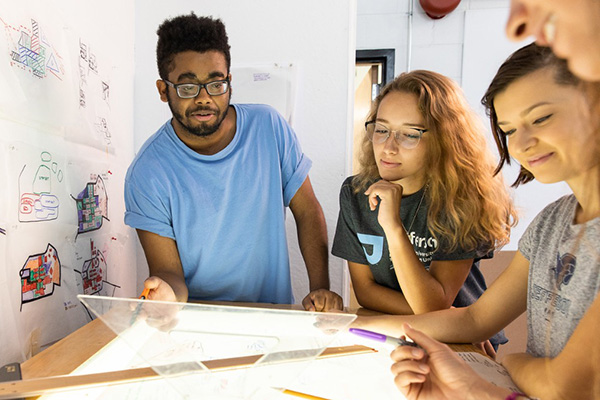 architecture-students-light-table-600x400