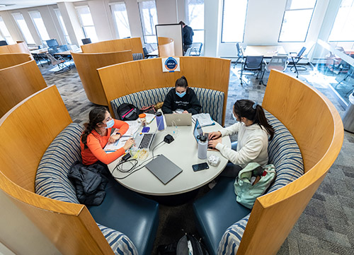 library-students-with-masks