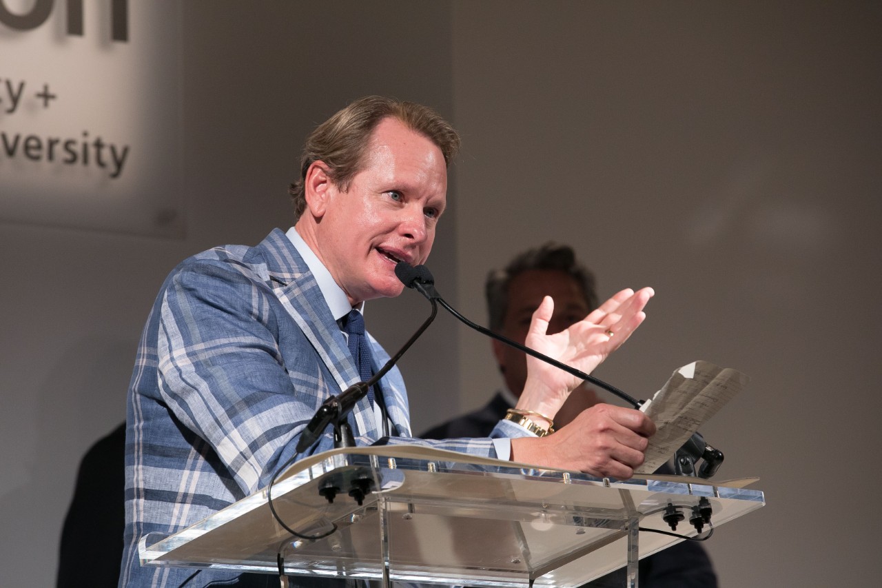 Carson Kressley at the podium