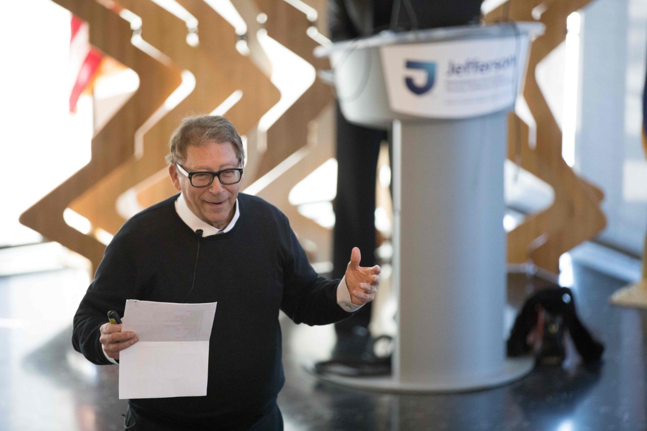 Speaker Stuart Weitzman presents to an audience.