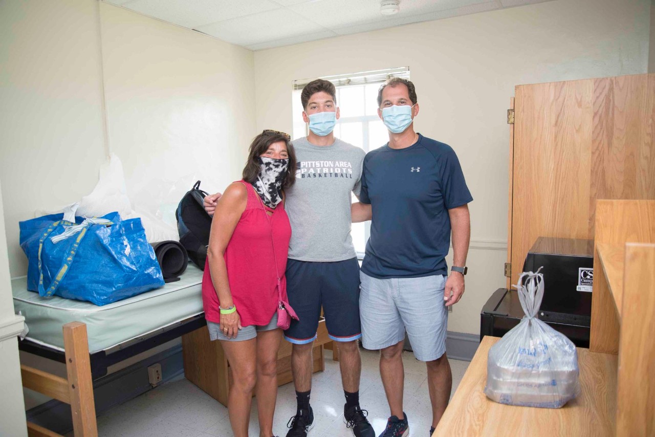 A freshman moving into the dorms with his family