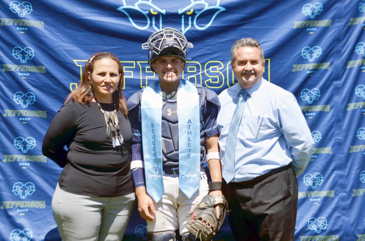 Baseball player Efrain Santiago and his parents