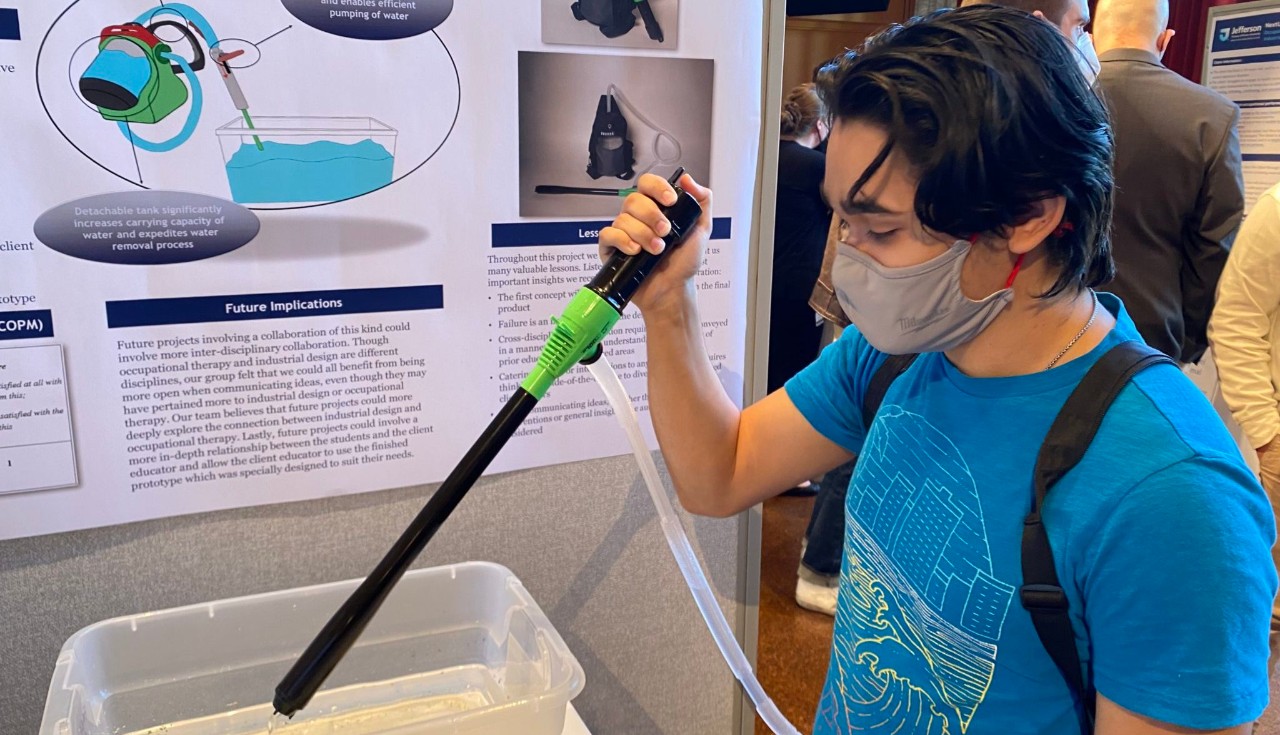 Student demonstrates his project