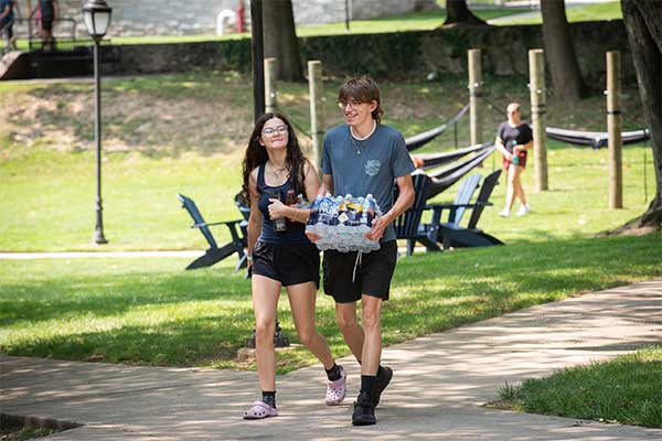 University Welcomes New Students to Campus