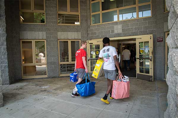 University Welcomes New Students to Campus