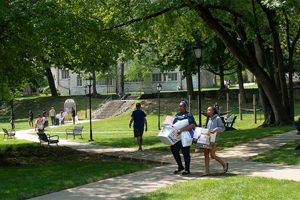 University Welcomes New Students to Campus