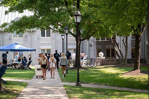 University Welcomes New Students to Campus