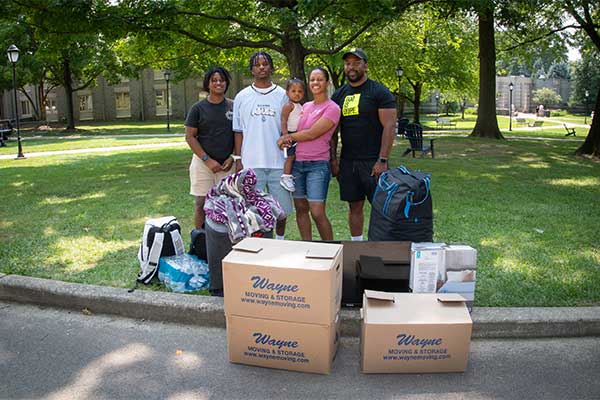 University Welcomes New Students to Campus