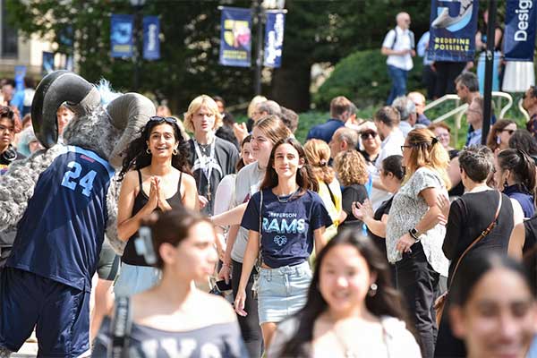 University Welcomes New Students to Campus
