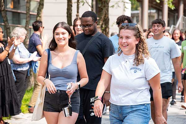 University Welcomes New Students to Campus